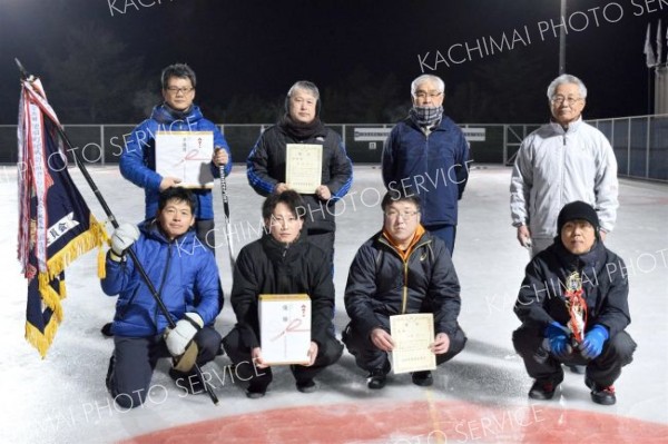 チーム「川合」が優勝　池田で地域対抗カーリング大会 3