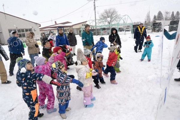 広野保育所の雪中レク　待望の雪遊び楽しむ～こぼれ話