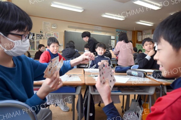 「中１ギャップ」解消へ　中学教員が帯広栄小６年生に特別授業