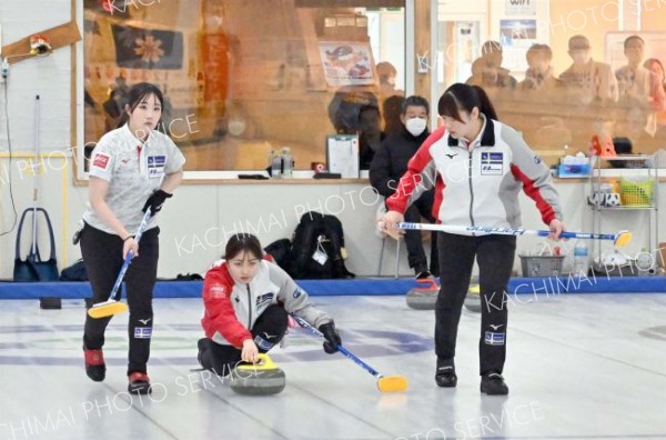 【女子決勝・札幌国際大―帯畜大櫻井】札幌国際大のスキップとして、勝利につながるショットを決めた帯広出身