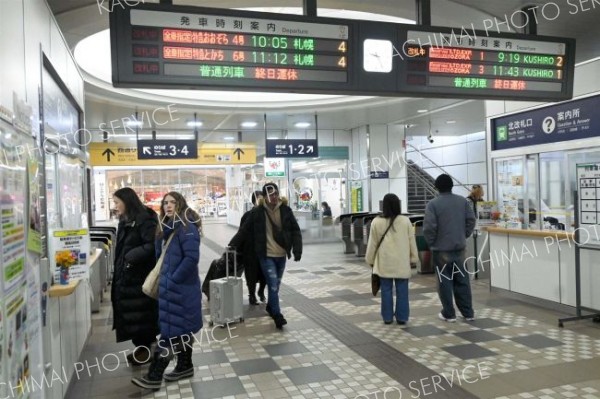 ＪＲ特急が運行再開　道路改善せず、路線バスは運休続く