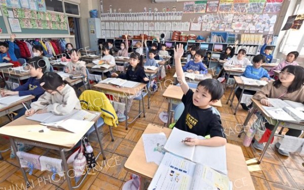 雪山の中　４日ぶり登校　帯広の小中学校、午前授業で再開 5