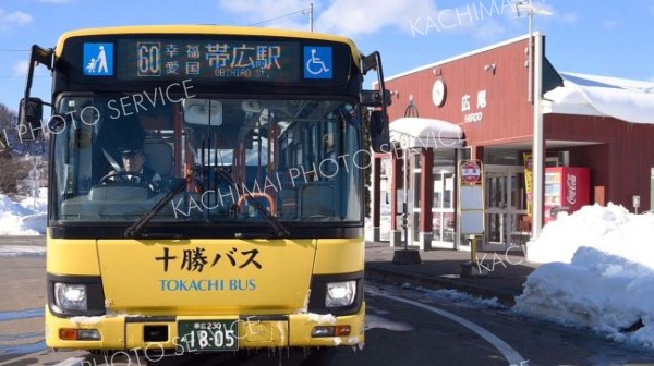 路線バス一部再開　ＪＲ普通列車も始発から