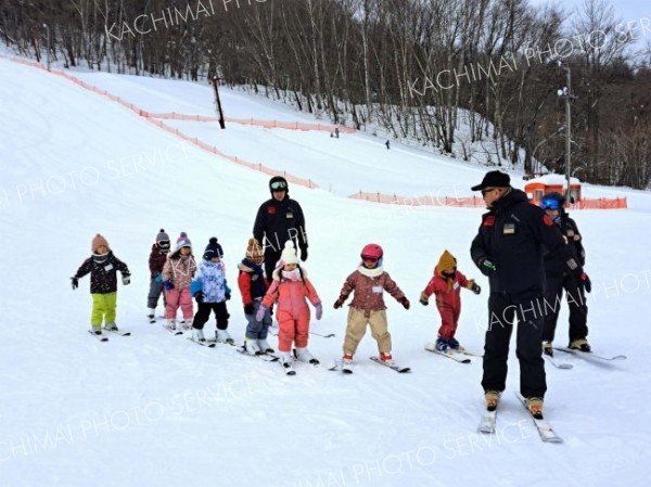 新得山スキー場がオープン　キッズレッスンも開催