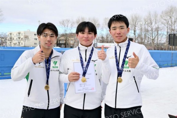 男子チームスプリントで優勝したＪＳＦエリートアカデミー星槎国際帯広。（金野和彦撮影）