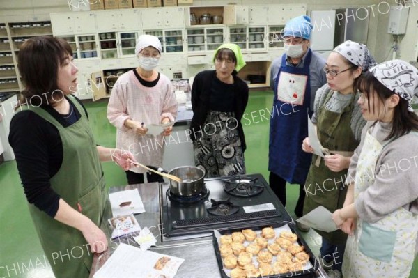 大樹高校の先生講師にお菓子作り　学校開放講座