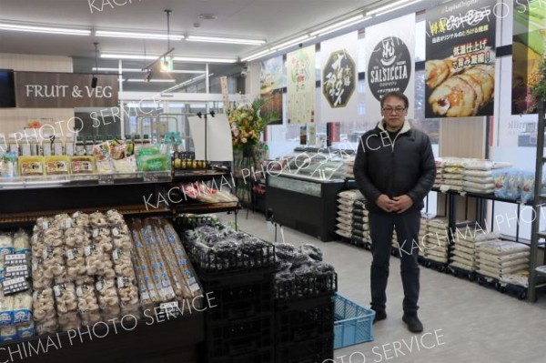 リニューアルした店内。「これからの１００年に向けて、地域に根ざして食を通じて貢献していきたい」と話す