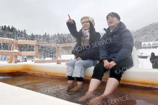 氷結の湖上、冬だけの“村”　鹿追しかりべつ湖コタン 13