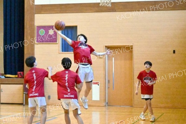 練習に励む男子選手