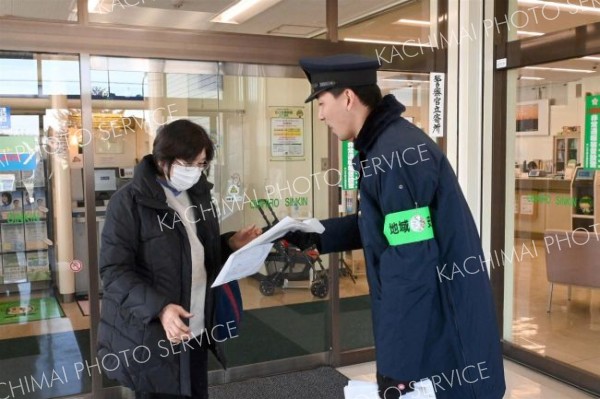 来店客に特殊詐欺に遭わないよう声を掛けた