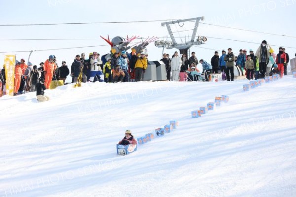 １００人超が冬遊び満喫　ナウマン全道そり大会８