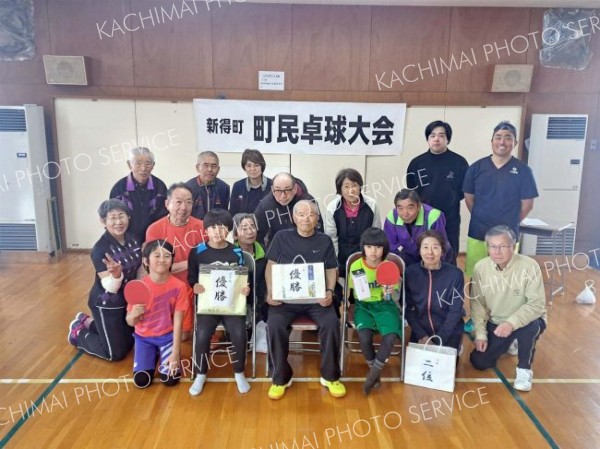 １７人が熱戦　新得町民卓球大会