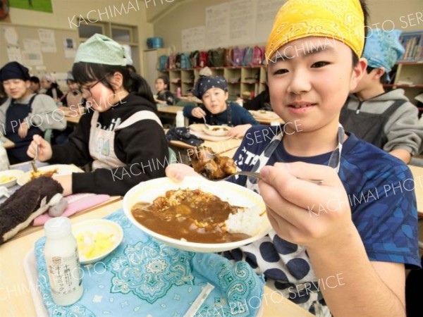 給食に灯台ツブ　広尾町内小中学校で　オーガニック牛乳も