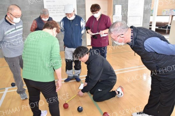 ２７人ボッチャ楽しむ　陸別町社協会長杯軽スポーツ交流会 4