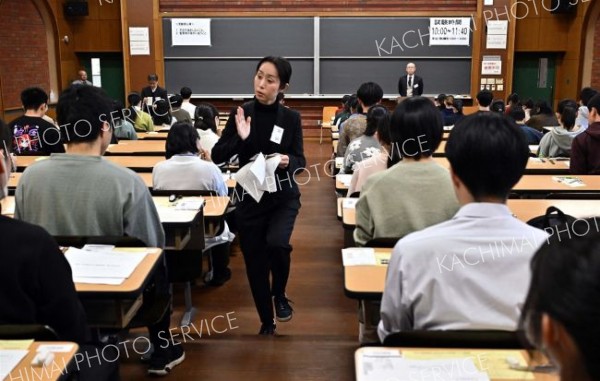 ３５０人が希望の春に挑む　帯広畜産大で入試始まる 3