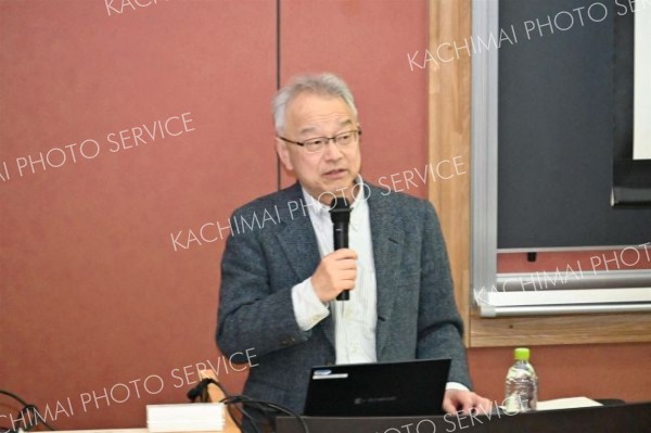 垂直型の営農型太陽光発電、実験地を公開　帯広畜産大　食とエネルギ生産両立期待 4