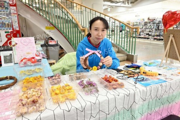 障害者の居場所づくりに　仲本さんがドライフラワーワークショップ