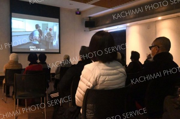 字幕やガイド音声で映画を　市図書館が今年度の「バリアフリー映画会」開催