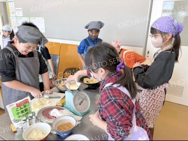 勇足小児童が大豆ミート創作料理に挑戦