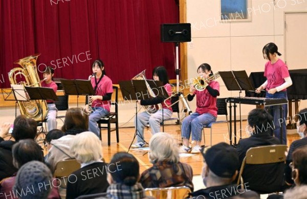 特別出演した大樹中学校吹奏楽部の演奏