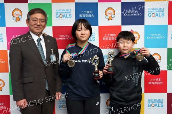 上士幌小学生　年間優秀選手に　帯広スケート連盟１００周年事業で　上士幌