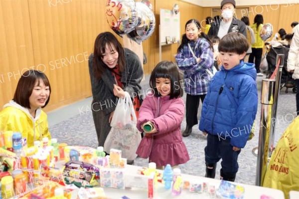 子ども向け縁日も実施（長尾悦郎通信員撮影）