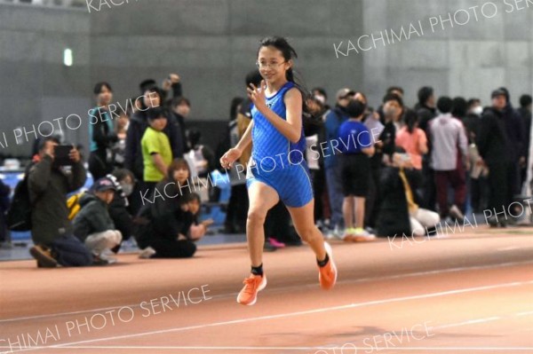 【小学女子６０メートル５組】８秒３のタイムで１位となった