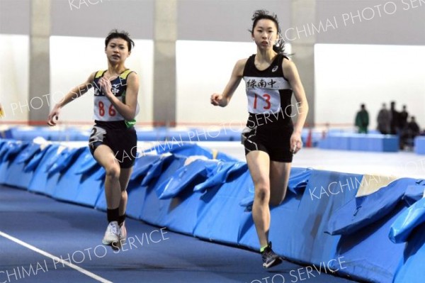 中学女子３００メートル８組