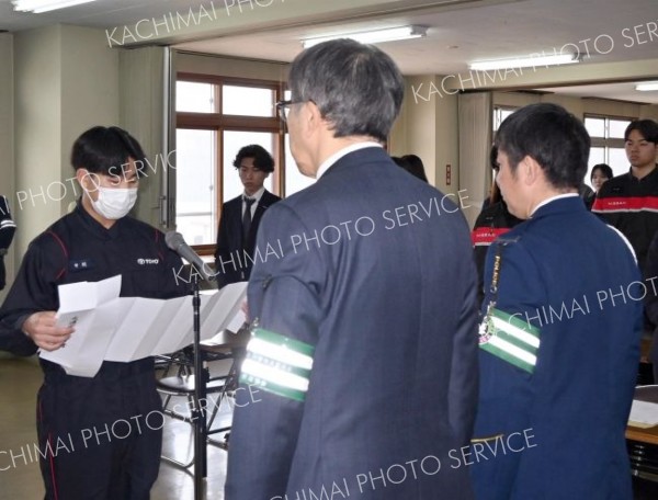 交通安全宣言をする