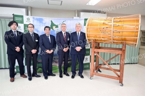 郷土芸能の太鼓購入に活用　道丸和ロジスティクスが芽室に１００万円寄付