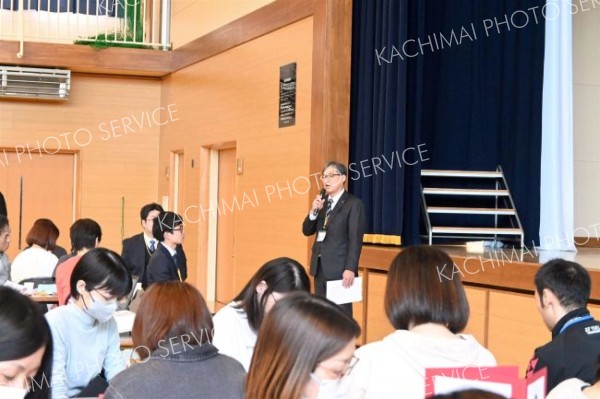 帯一中参観日にお茶会　独自の試みで地域との連携を促進　「親子の笑顔が大事」 3