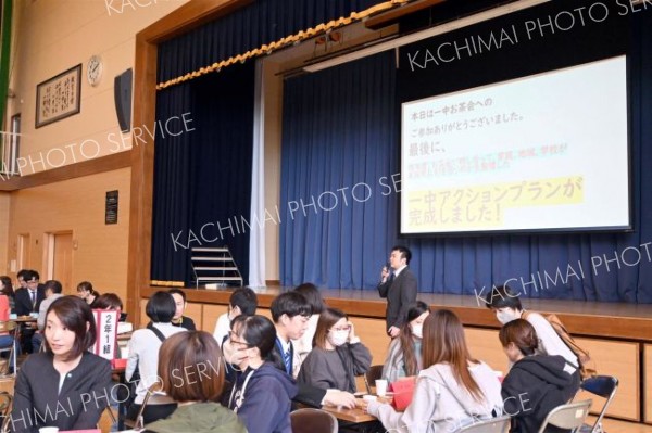 帯一中参観日にお茶会　独自の試みで地域との連携を促進　「親子の笑顔が大事」 4