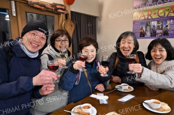 飲み歩きが街と人を結ぶ～「函館バル」視察（上）