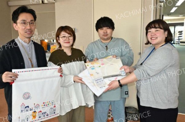 新生児に肌着やバスタオル贈呈　池田町、産前に　ミキハウス全面協力で 2