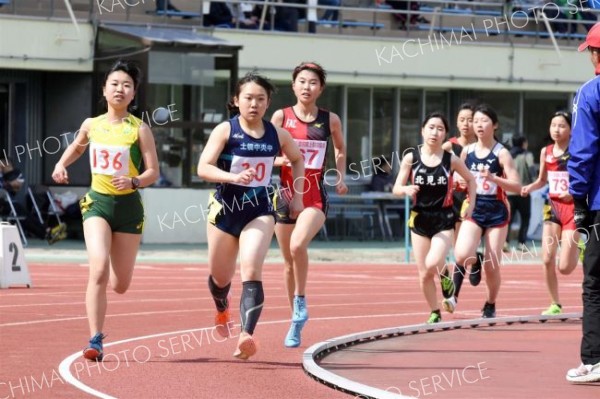 中学女子８００メートル２組