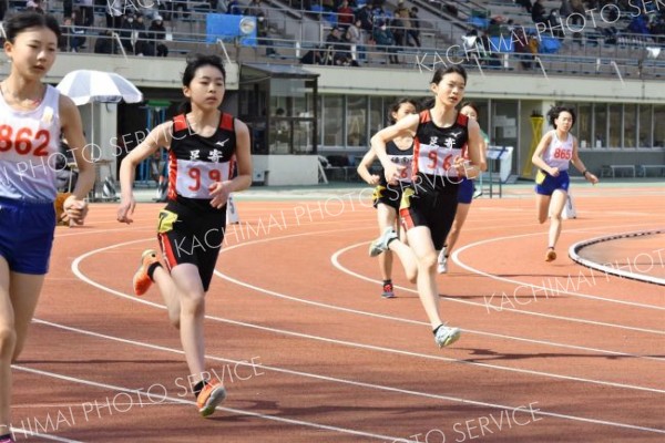 中学女子８００メートル３組