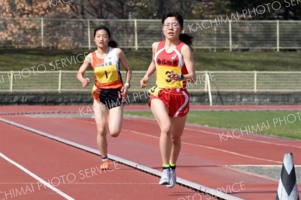 女子３０００メートル