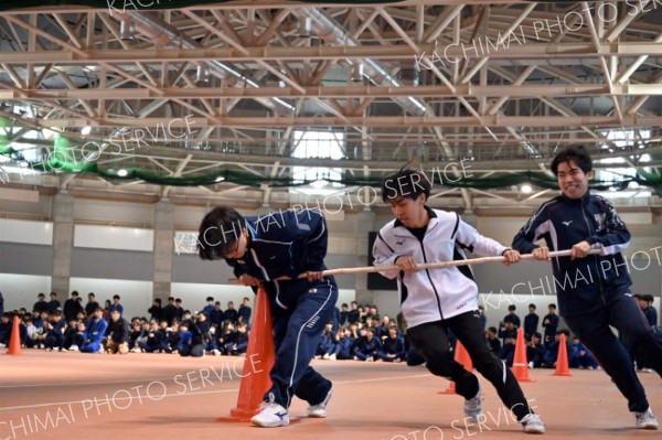 伝統「三柏戦」で１４００人交流　三条１３連勝