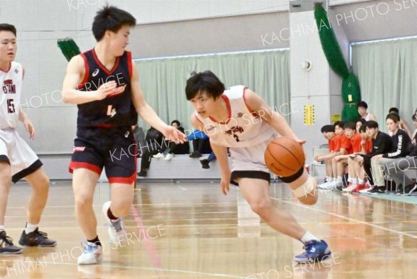 【男子決勝・白樺学園―帯大谷】ゴールへ切れ込む帯大谷