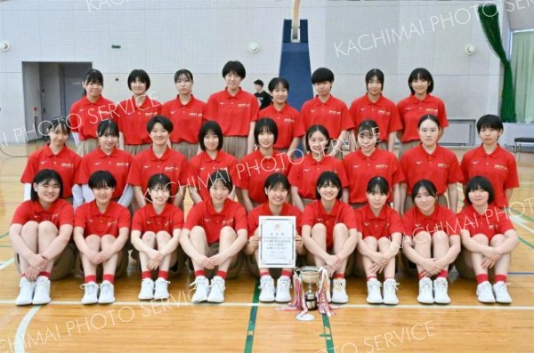 女子３連覇の帯大谷