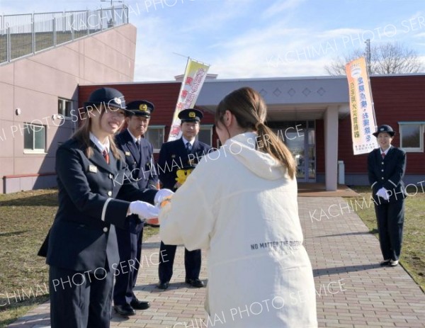 保育園前で火災予防の啓発　中札内消防署