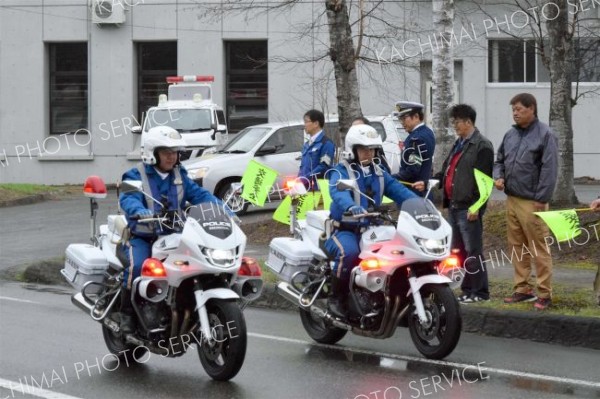 交通安全意識高めて　池田町建設工事安全連絡協議会が啓発パレード