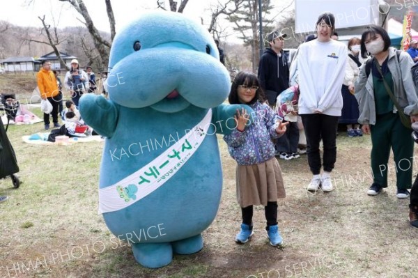 かわいい　ＮＥＸＣＯ東日本ののキャラクター「マナーティ」は本別の「元気くん」に迫る人気ぶり