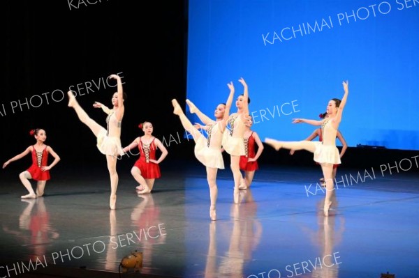 バレエやダンス、８団体１８０人が競演　洋舞合同フェスティバル