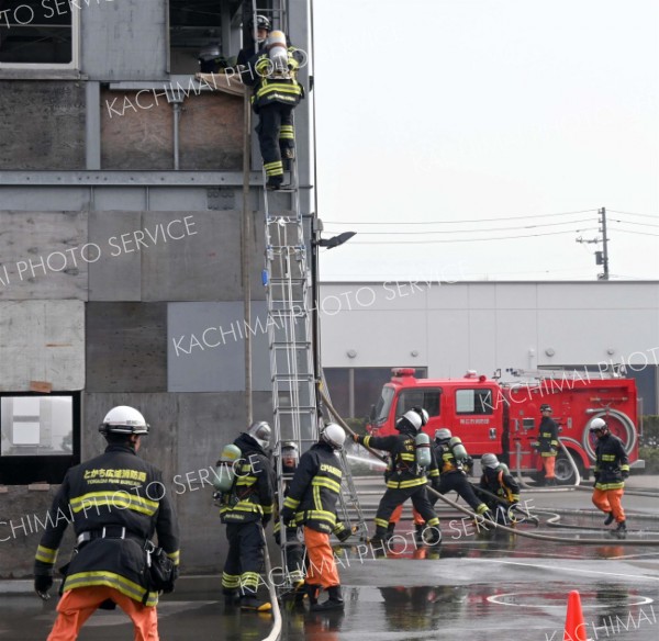 訓練の成果を披露　新消防職員２６人　とかち広域消防局