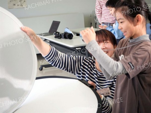清田さんから人物撮影のコツを学ぶ参加者