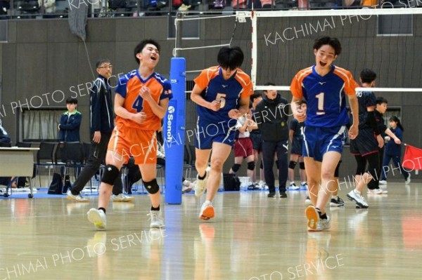 白樺学園男子Ｖ、帯南商女子連覇　バレーボール春季高校リーグ大会 11