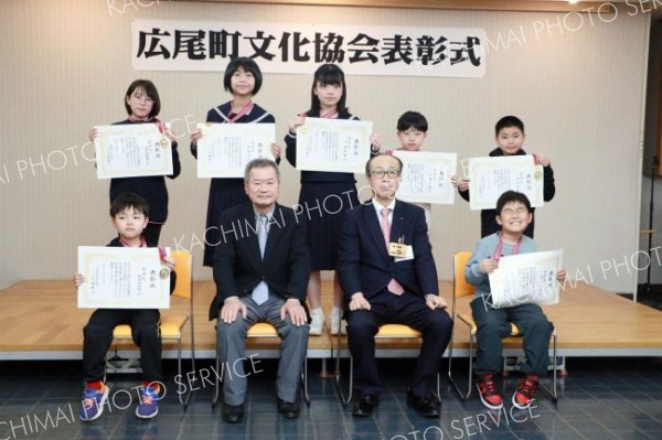 書道や絵画など１２人表彰　広尾町文化協会