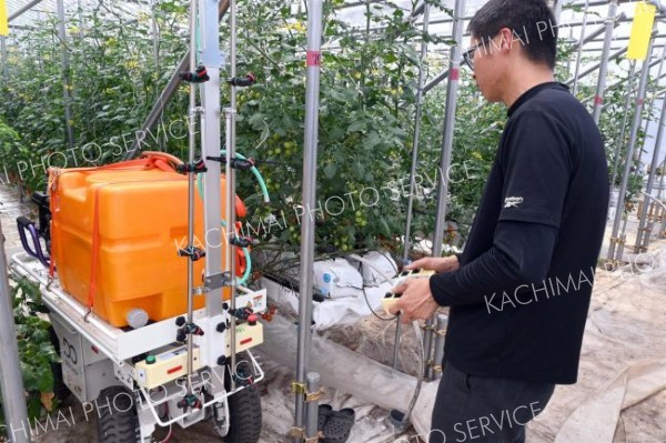 ミニトマト防除にロボット導入　ＪＡ木野とアルプス技研などの生産施設