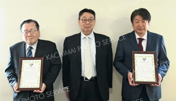 西岡建設と拓殖工業に認定通知書交付、ユースエール認定企業